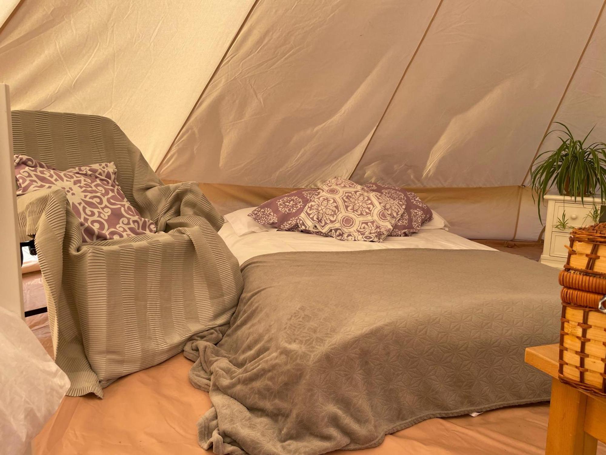 Trevena Cross Glamping & Camping Хелстън Екстериор снимка
